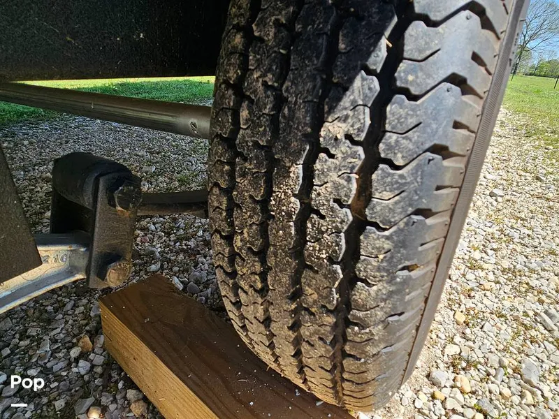 Slide: The Image of Sun Tracker SF 22 DLX 2023 - 15331770