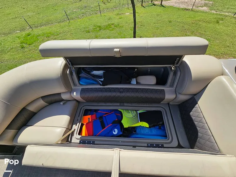 Slide: The Image of Sun Tracker SF 22 DLX 2023 - 15331468