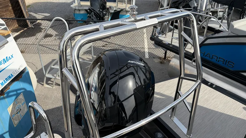 Slide: The Image of Harris Breeze 230 2026 - 12