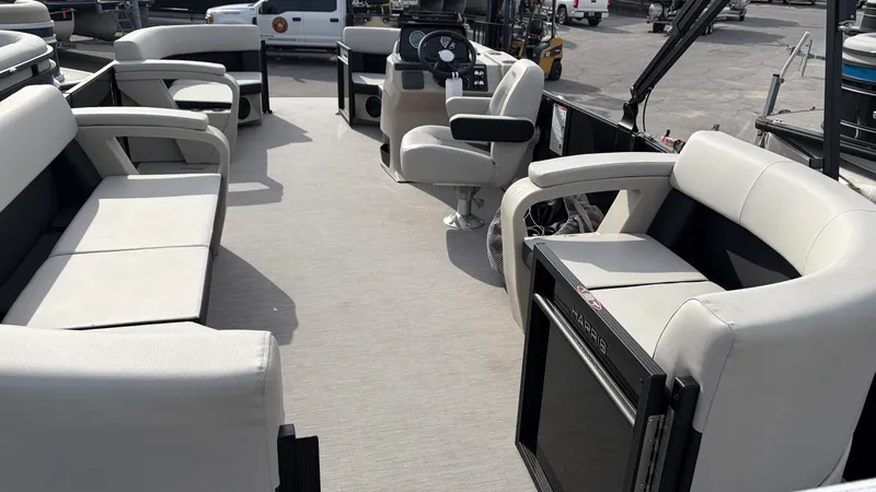 Slide: The Image of Harris Breeze 230 2026 - 16