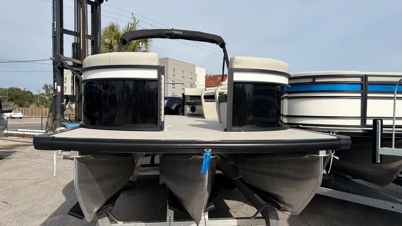 Slide: The Image of Harris Breeze 230 2026 - 2