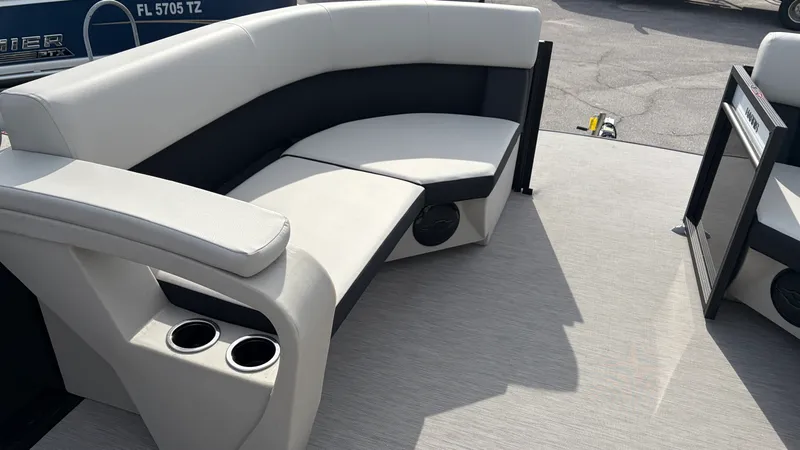 Slide: The Image of Harris Breeze 230 2026 - 25