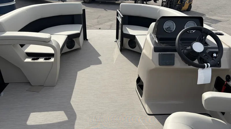 Slide: The Image of Harris Breeze 230 2026 - 26