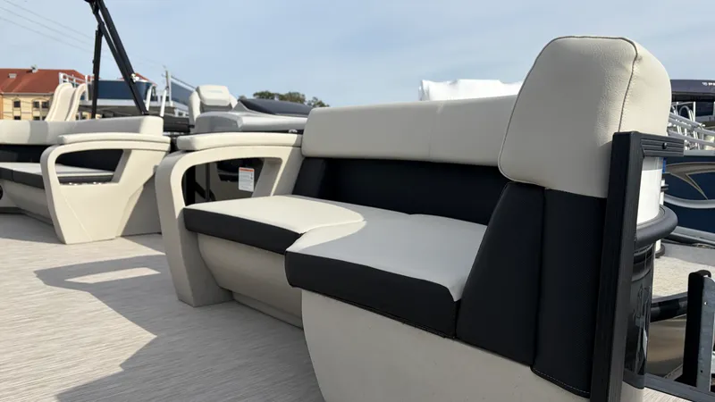 Slide: The Image of Harris Breeze 230 2026 - 3