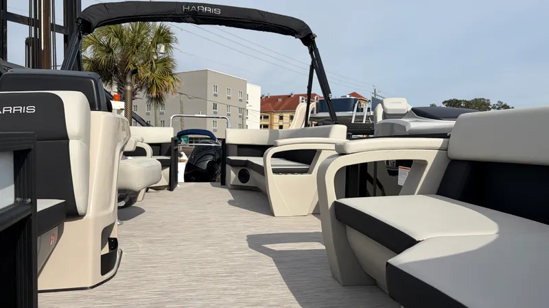 Slide: The Image of Harris Breeze 230 2026 - 4