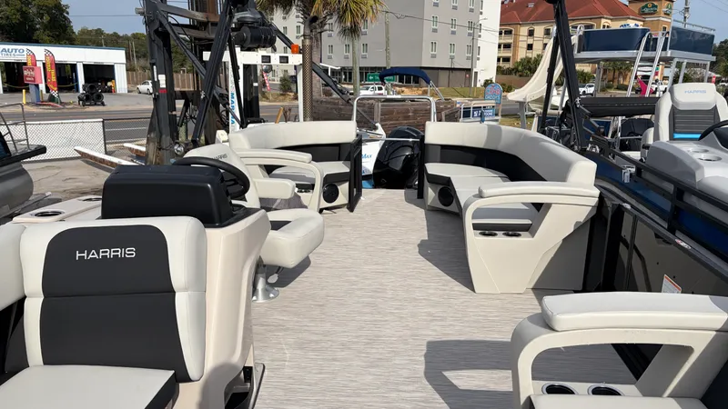 Slide: The Image of Harris Breeze 230 2026 - 6