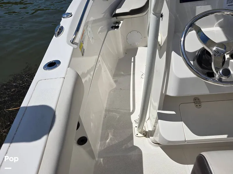 Slide: The Image of Sailfish 220 CC 2024 - 15385711