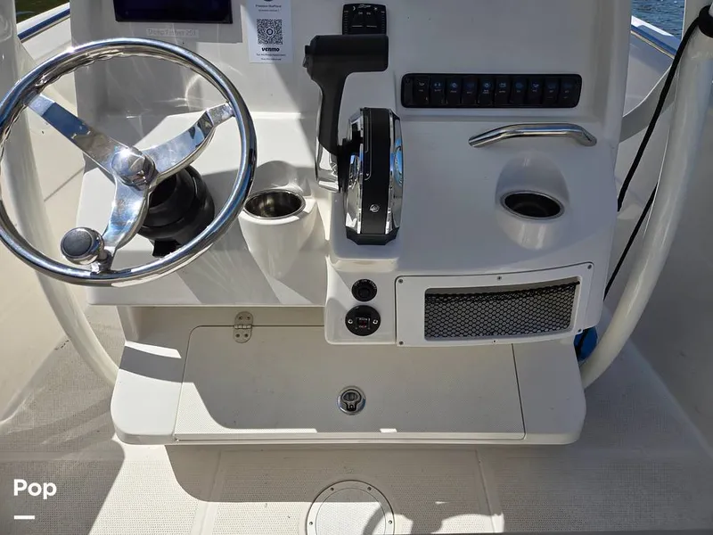 Slide: The Image of Sailfish 220 CC 2024 - 15385828