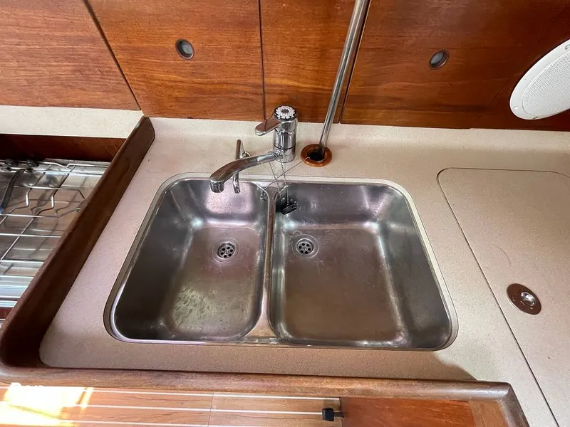 Slide: The Image of Beneteau Moorings 405 1992 - 15446001