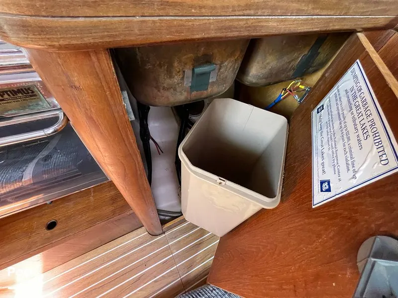 Slide: The Image of Beneteau Moorings 405 1992 - 15446003