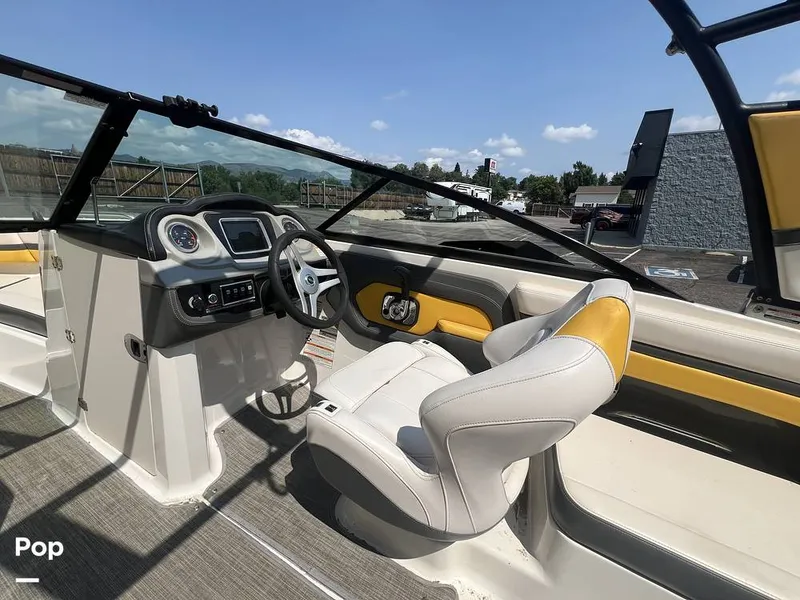 Slide: The Image of Captain's Chair - 15710056