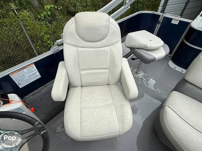 Slide: The Image of Sylvan Mirage 8520 Cruise-N-Fish 2019 - 15833680