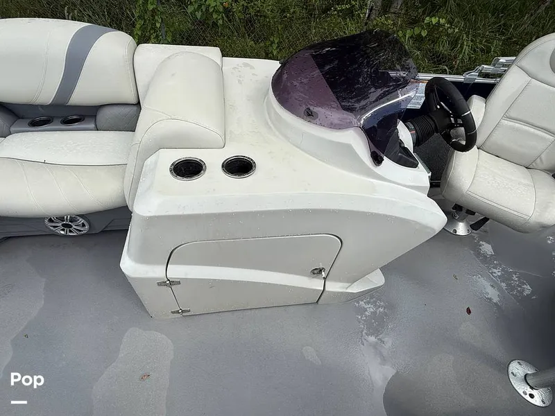 Slide: The Image of Sylvan Mirage 8520 Cruise-N-Fish 2019 - 15833671