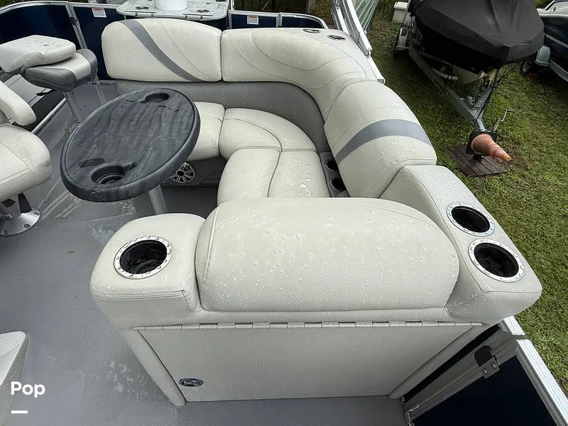 Slide: The Image of Sylvan Mirage 8520 Cruise-N-Fish 2019 - 15833679