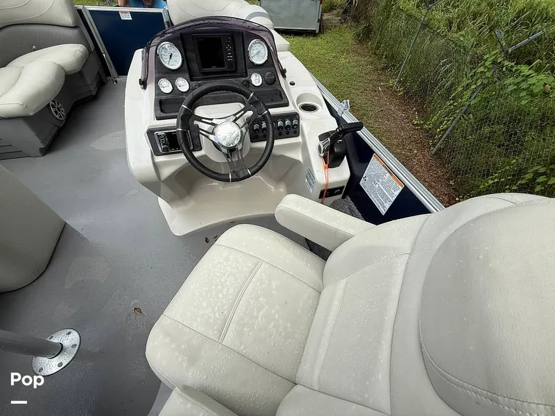 Slide: The Image of Sylvan Mirage 8520 Cruise-N-Fish 2019 - 15833691