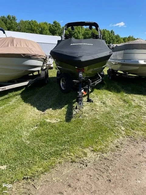 Slide: The Image of Mastercraft XT21 2022 - 15675378