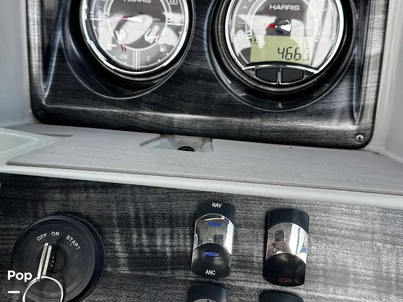 Slide: The Image of Harris Cruiser 210 2022 - 15338945