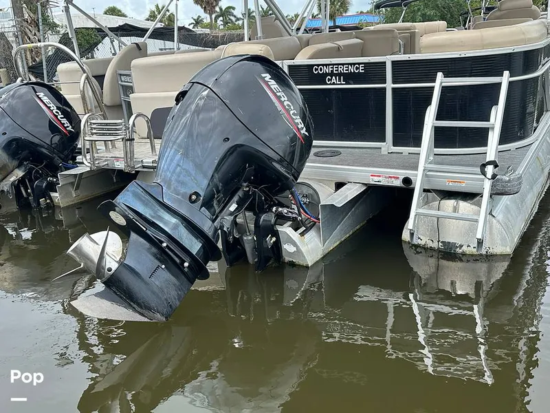 Slide: The Image of Godfrey Sweetwater 2286 2023 - 15458384