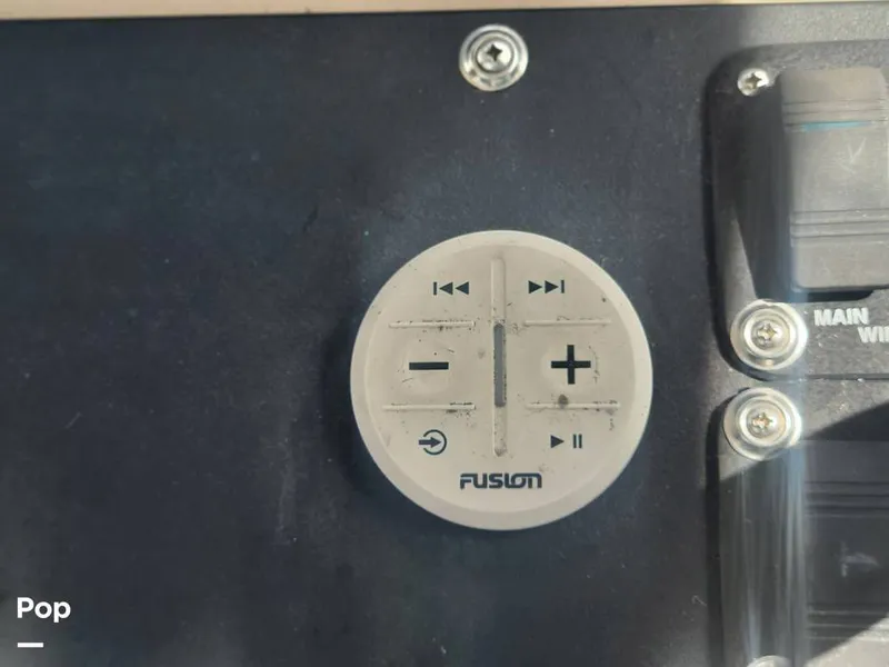 Slide: The Image of Sea Ray 310 Sundancer 2000 - 15340944