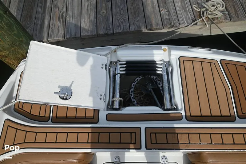 Slide: The Image of Crownline Boats E225 XS 2023 - 15437609