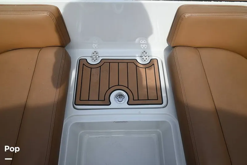 Slide: The Image of Crownline Boats E225 XS 2023 - 15437610