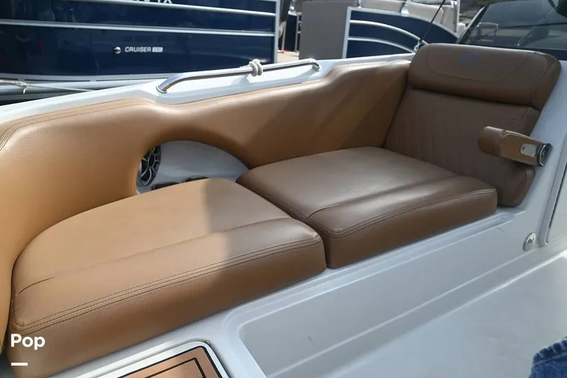 Slide: The Image of Crownline Boats E225 XS 2023 - 15437619