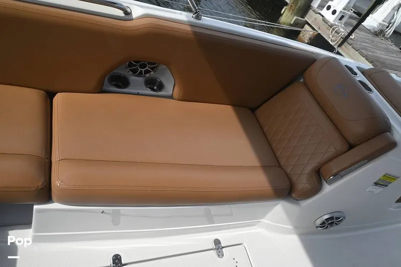 Slide: The Image of Crownline Boats E225 XS 2023 - 15437634