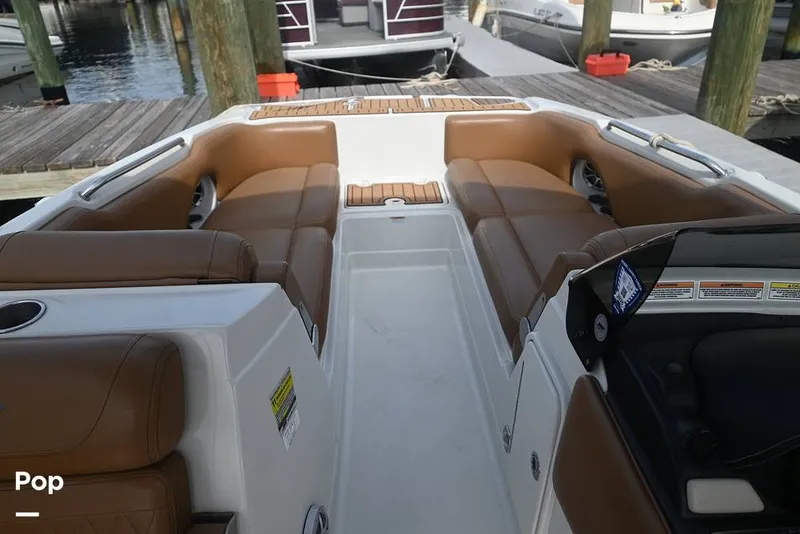 Slide: The Image of Crownline Boats E225 XS 2023 - 15437607