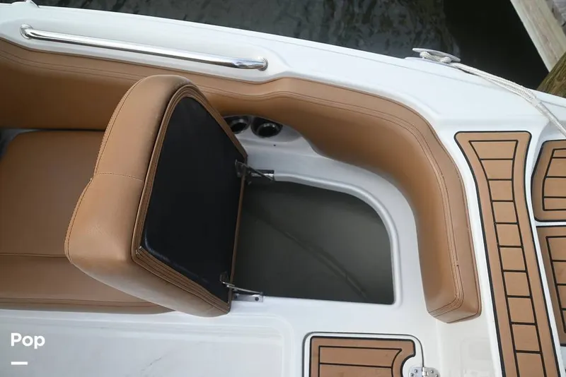 Slide: The Image of Crownline Boats E225 XS 2023 - 15437616