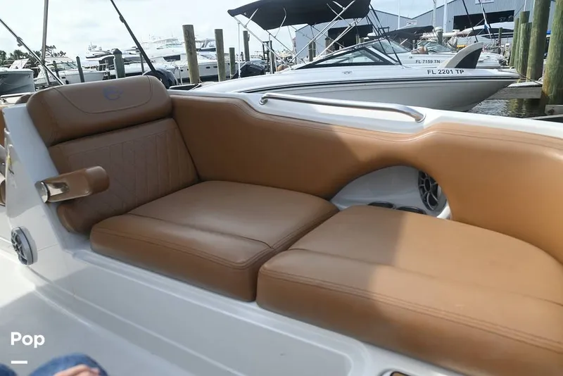 Slide: The Image of Crownline Boats E225 XS 2023 - 15437621