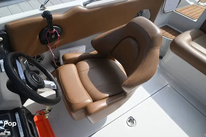 Slide: The Image of Crownline Boats E225 XS 2023 - 15437625