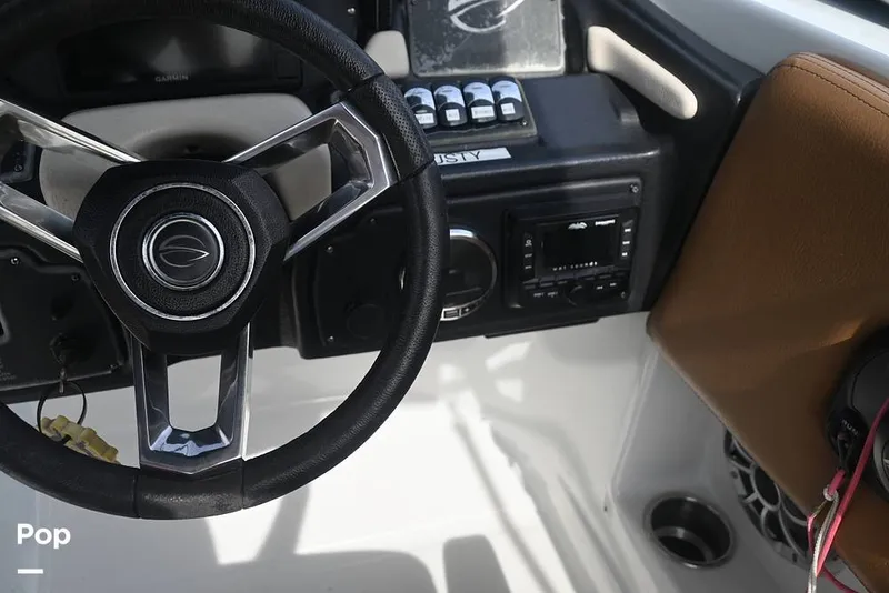 Slide: The Image of Crownline Boats E225 XS 2023 - 15437631