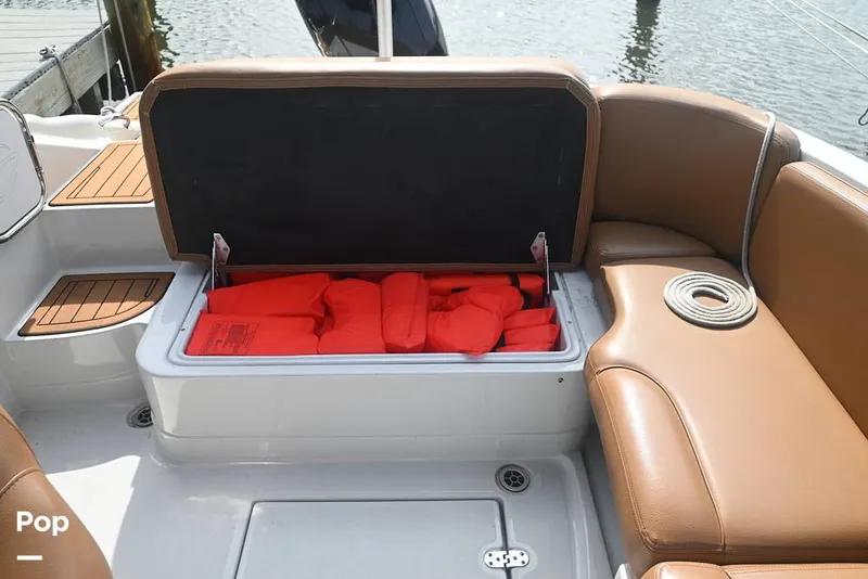 Slide: The Image of Crownline Boats E225 XS 2023 - 15437636