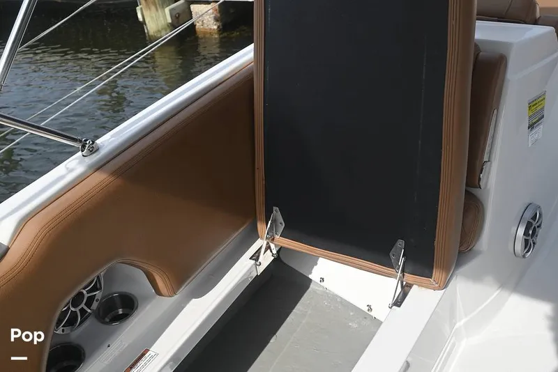 Slide: The Image of Crownline Boats E225 XS 2023 - 15437635