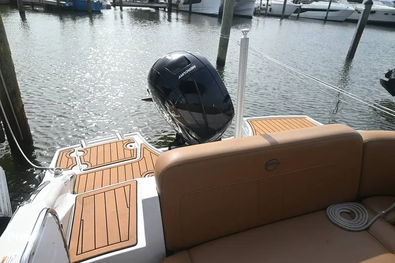 Slide: The Image of Crownline Boats E225 XS 2023 - 15437638