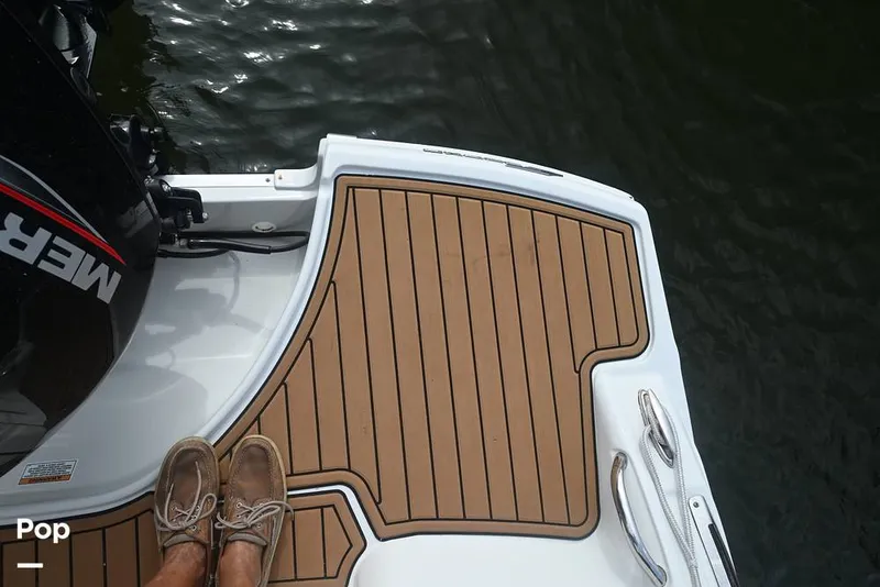 Slide: The Image of Crownline Boats E225 XS 2023 - 15437644