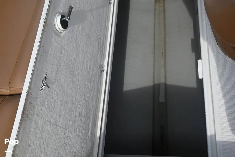 Slide: The Image of Crownline Boats E225 XS 2023 - 15437640