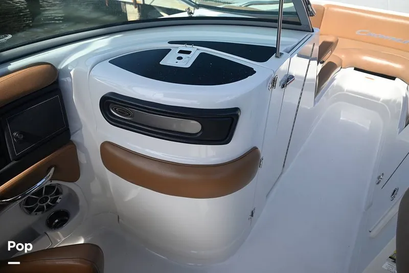 Slide: The Image of Crownline Boats E235 XS 2023 - 15378673