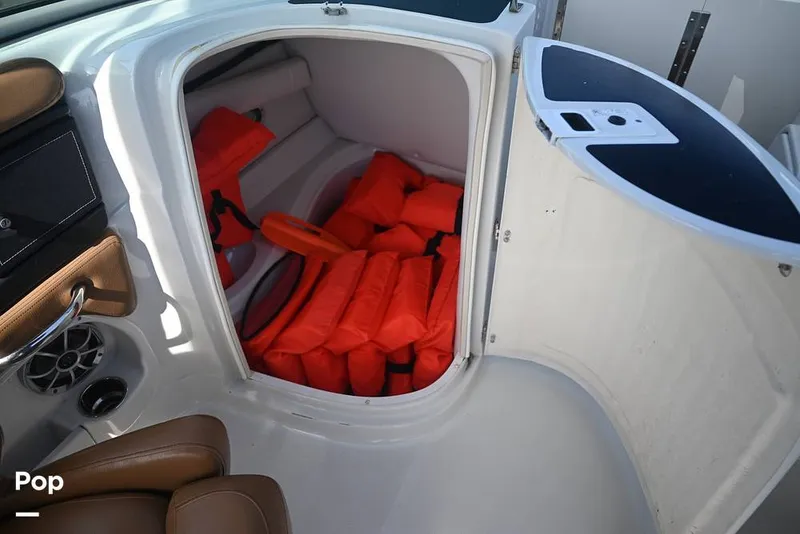 Slide: The Image of Crownline Boats E235 XS 2023 - 15378677