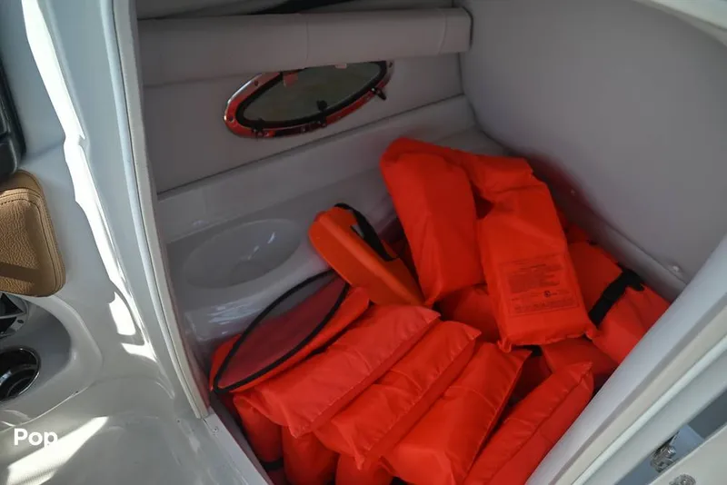 Slide: The Image of Crownline Boats E235 XS 2023 - 15378678