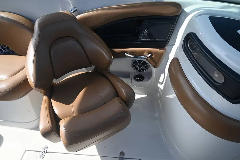 Slide: The Image of Crownline Boats E235 XS 2023 - 15378679