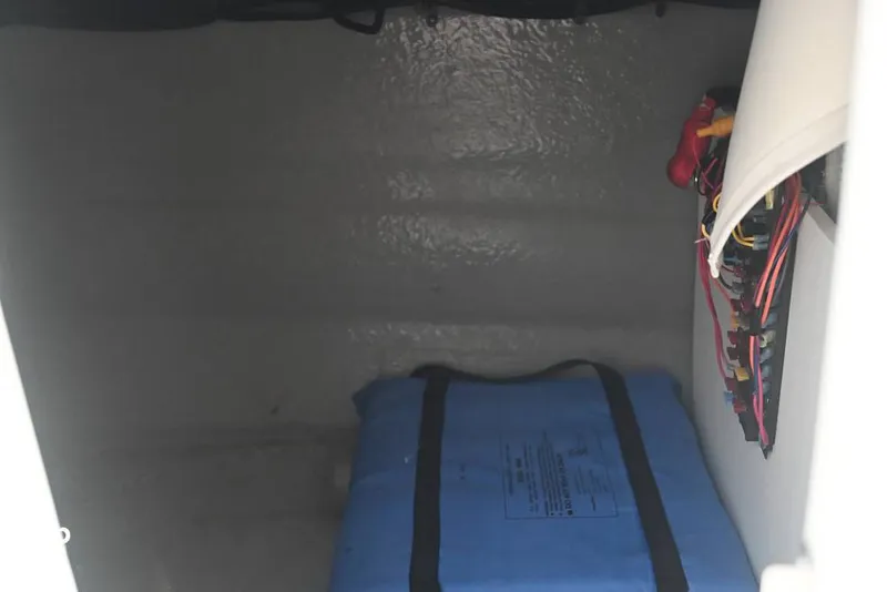 Slide: The Image of Crownline Boats E235 XS 2023 - 15378689