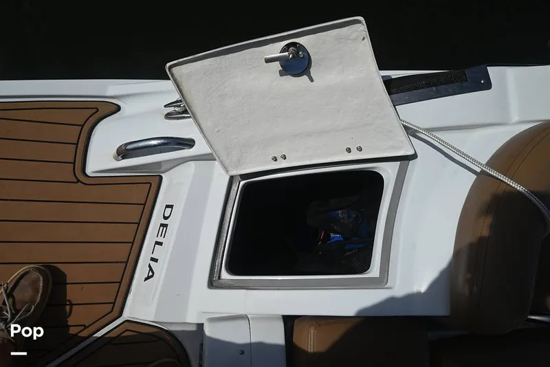 Slide: The Image of Crownline Boats E235 XS 2023 - 15378696