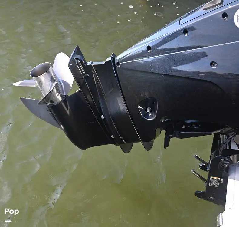 Slide: The Image of Crownline Boats E235 XS 2023 - 15378710