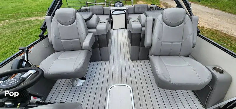 Slide: The Image of Avalon Catalina 2385 RL Saltwater Series 2020 - 15409535