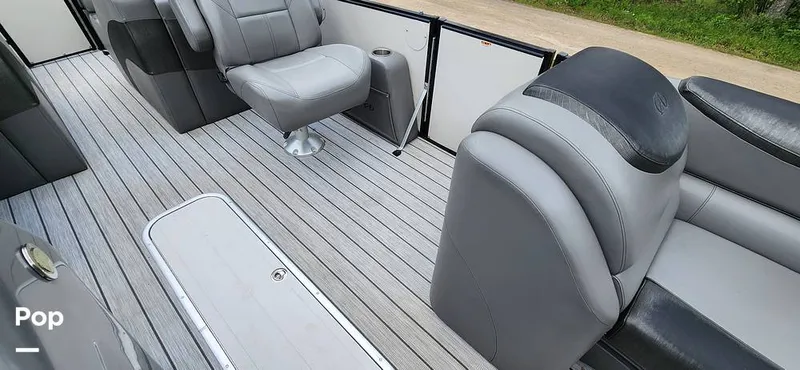 Slide: The Image of Avalon Catalina 2385 RL Saltwater Series 2020 - 15409523