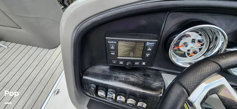 Slide: The Image of Avalon Catalina 2385 RL Saltwater Series 2020 - 15409527