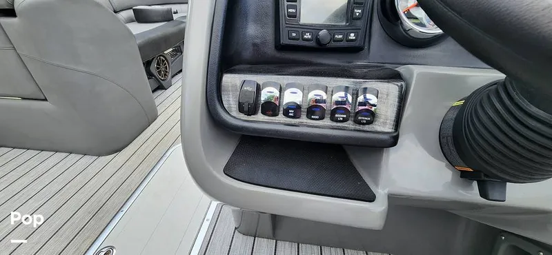 Slide: The Image of Avalon Catalina 2385 RL Saltwater Series 2020 - 15409531