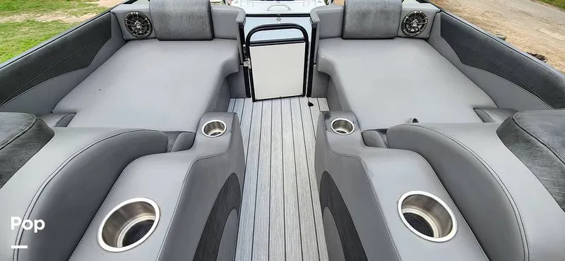 Slide: The Image of Avalon Catalina 2385 RL Saltwater Series 2020 - 15409537