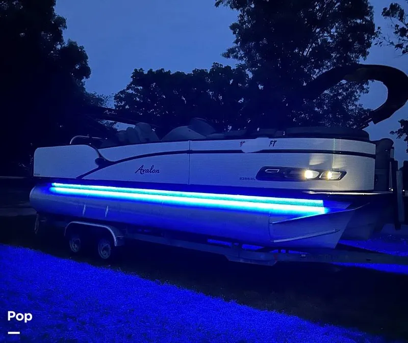 Slide: The Image of Avalon Catalina 2385 RL Saltwater Series 2020 - 15407907